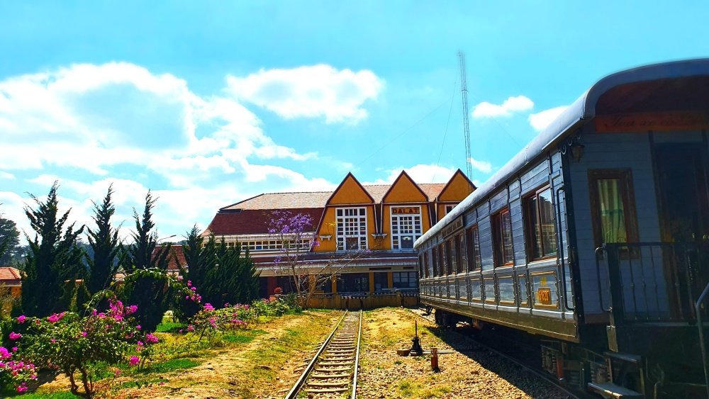 Tour Du Lịch Đà Lạt 4 Ngày 3 Đêm | Lâm Đồng Nhà Ga cổ | Greenmilestravel.com nha-ga-co