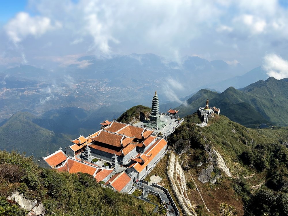 Tour du lịch miền Bắc 5 ngày 4 đêm | Hà Nội - Lào Cai - Ninh Bình - Quảng Ninh Nhà ga cáp treo đỉnh Fansipan | Greenmilestravel.com nha-ga-cap-treo-dinh-fansipan