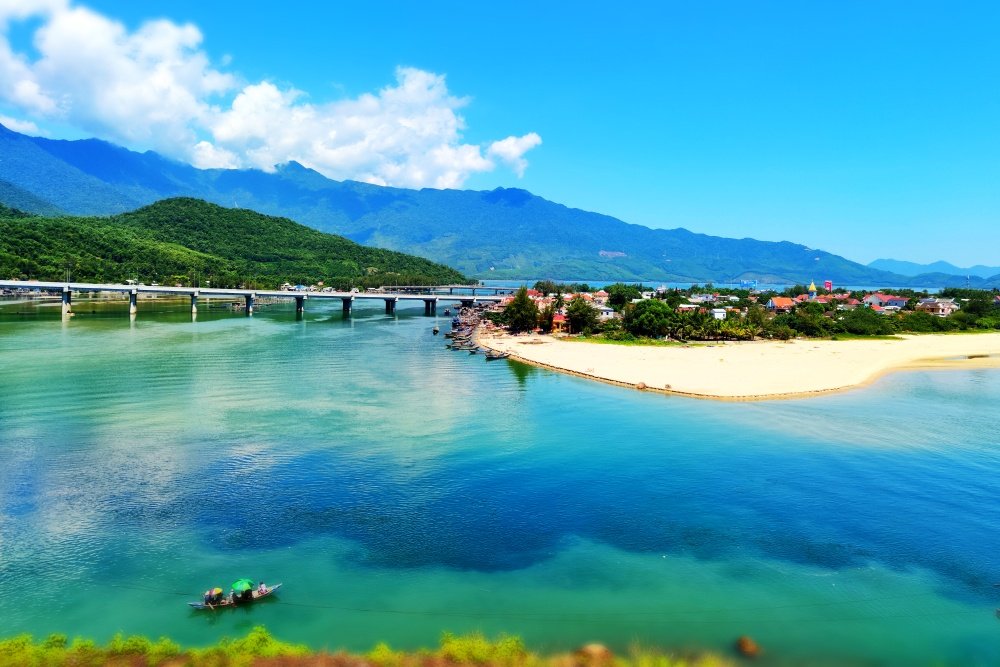 Tour du lịch miền Trung 4 ngày 3 đêm | Đà Nẵng - Hội An - Huế - Quảng Bình Vịnh Biền Lăng Cô | Greenmilestravel.com vinh-bien-lang-co
