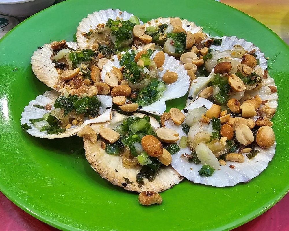 Ho Chi Minh City by Night Tour 700000 | Vietnam Seafood in District 4 | Greenmilestravel.com ho-chi-minh-city-by-night-tour-700000-vietnam-seafood-in-district-4