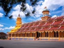 cao-dai-temple-cu-chi-tunnel-tour-ho-chi-minh-city-700000-vietnam-facade
