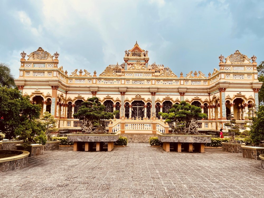 Mekong River Delta Day Trip | Ho Chi Minh City 700000 | Vietnam Vinh Trang Pagoda | Greenmilestravel.com mekong-river-delta-day-trip-ho-chi-minh-city-700000-vietnam-vinh-trang-pagoda