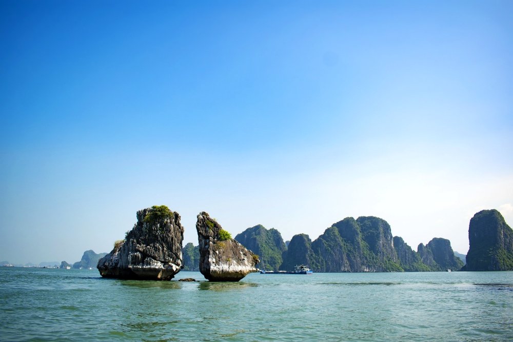 Trails of Vietnam 18-Day Trip | Best Travel Itinerary Ha Long Bay | Greenmilestravel.com trails-of-vietnam-18-day-trip-best-travel-itinerary-ha-long-bay