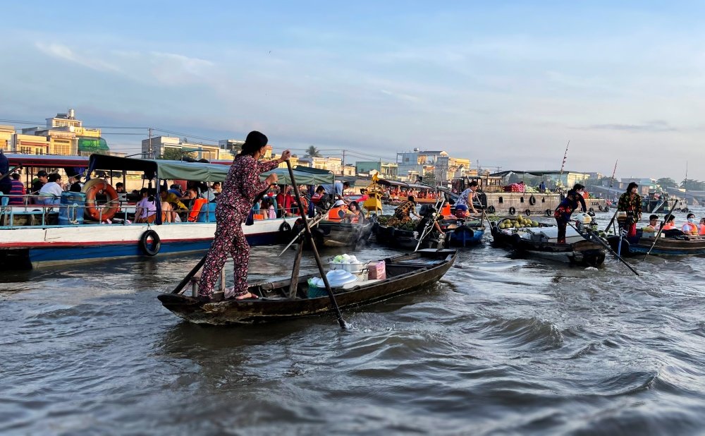 South Vietnam 7-Day Tour Package | Ho Chi Minh City - Mekong Delta - Phan Thiet south-vietnam-7-day-tour-package-ho-chi-minh-city-mekong-delta-phan-thiet-floating-market